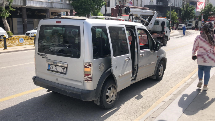 Elazığ'da hafif ticari aracın çarptığı kişi yaralandı